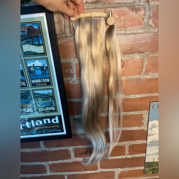 22” wrap around human hair ponytail honey blonde - Picture 3 of 4